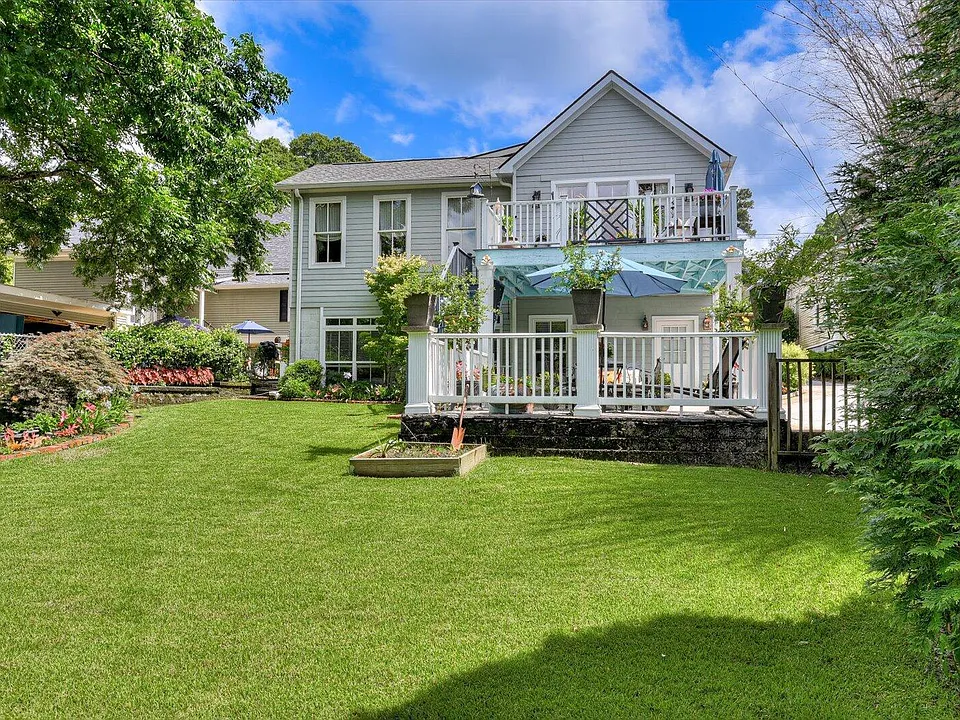 212 Jackson Ave