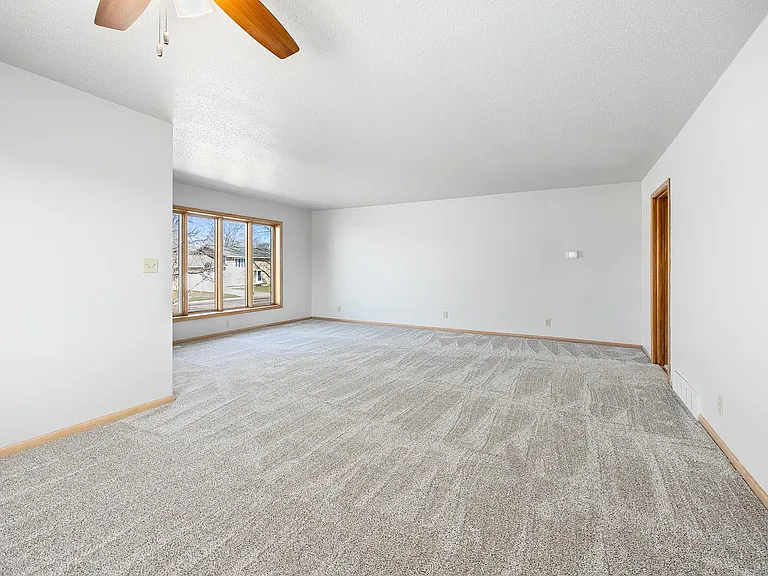 1405 E Rushmore Dr — Photo 10