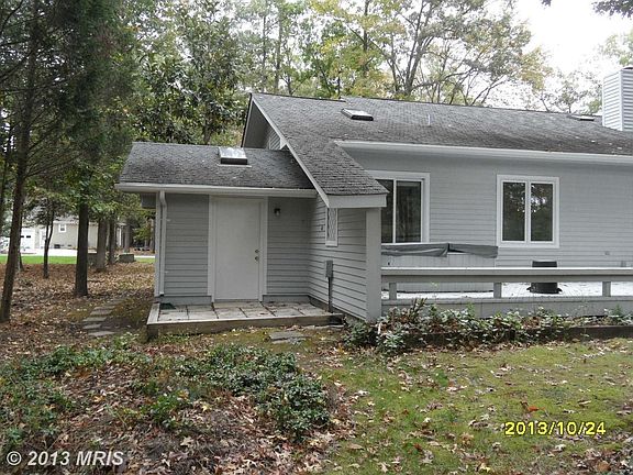 Showing built-in shed & deck w/hot tub