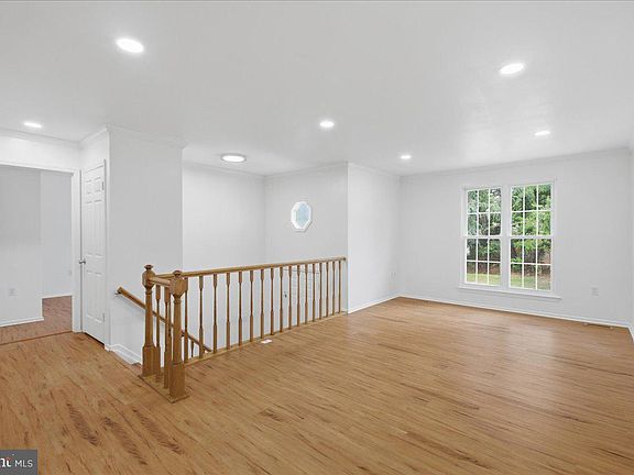 5th image of 10598 Reeds Landing Cir