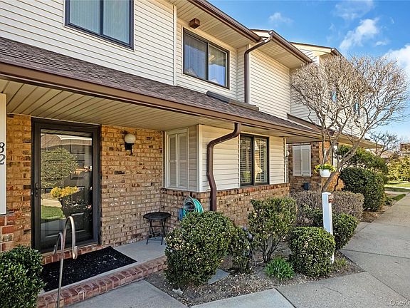 2nd image of 82 COTTONWOOD CT. #82