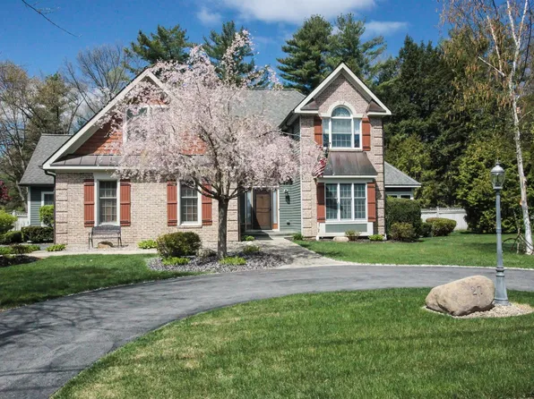 27 Arrowhead Road, Saratoga Springs, NY 12866