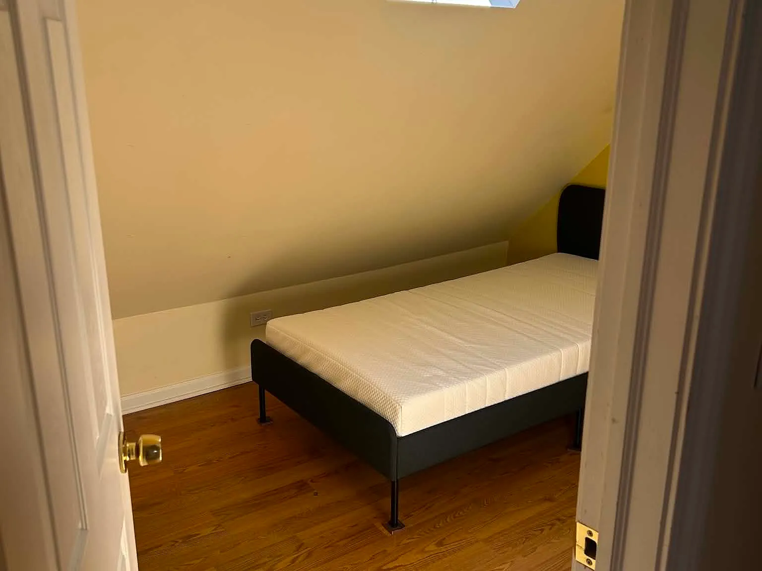 1 bed, 750 sqft, $1,300 — Photo 4