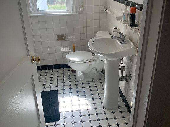 1st Floor Bathroom