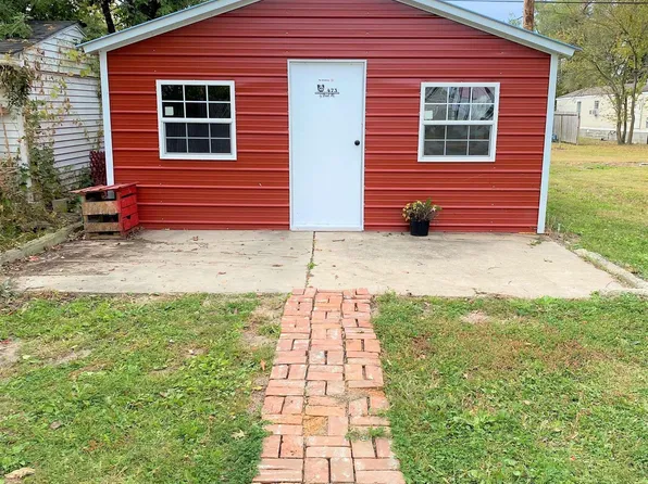 473 G St NE, Linton, IN 47441