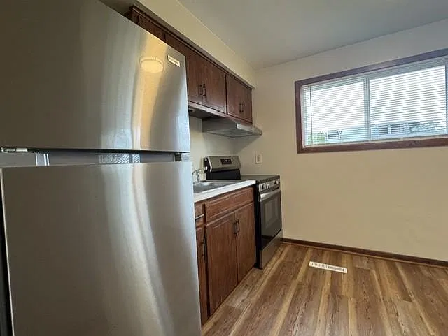 1 bed, 1.0 bath, 3200 sqft, $890 — Photo 2