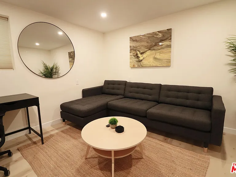 944 N San Vicente Blvd #10 — Photo 7