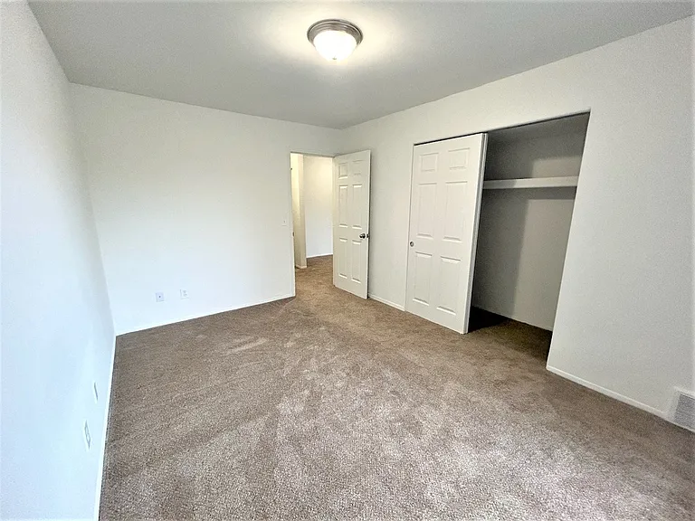 Charter Oaks Apartments — Photo 92