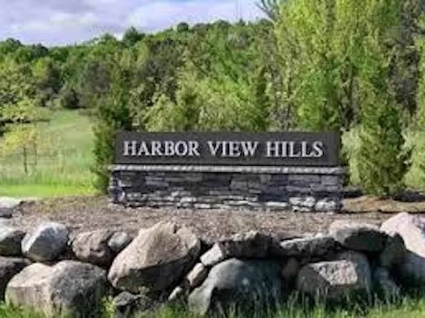 386 Harbor View Ln, Petoskey, MI 49770