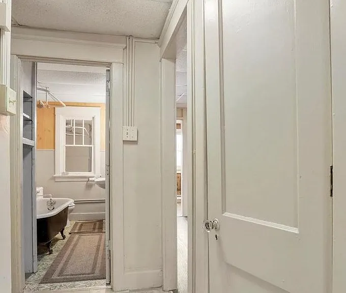 414 High St Unit 2 - Main Floor Hallway