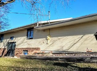 703 Dane Town Hill Rd, Oakland, IA 51560