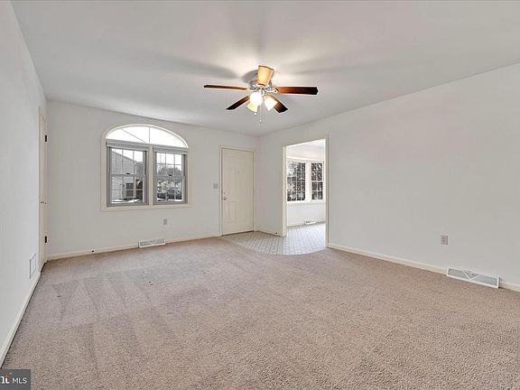 3rd image of 2098 Walnut St