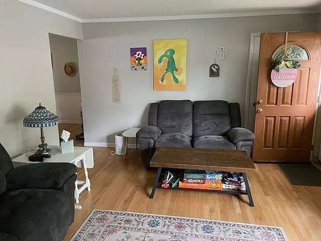 3 bed, 1.5 bath, 1353 sqft, $2,475 — Photo 3