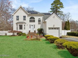 16 N Veronica Ct, Old Bridge, NJ 08857