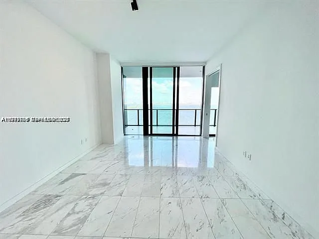480 NE 31st St #902 — Photo 19