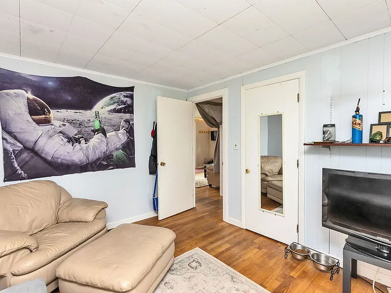 16 Clark Ave — Photo 35