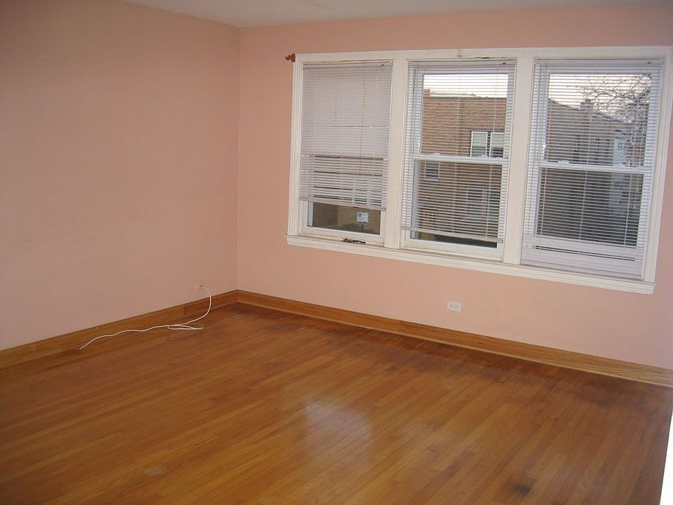 2nd image of 6658 N Seeley Ave #2N