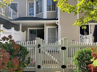 93 Ashley Ct, Bedminster, NJ 07921