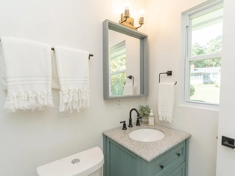 913 Woodmore Ter — Photo 46