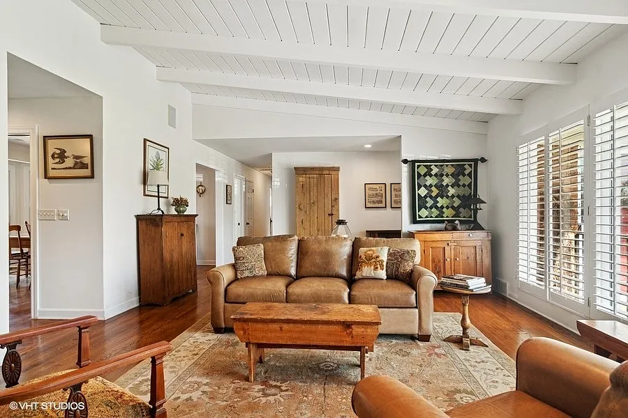4 bed, 3.5 bath, 3270 sqft, $6,800 — Photo 3