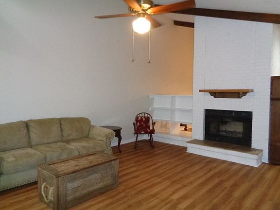 3rd image of 333 Oak Center Pl