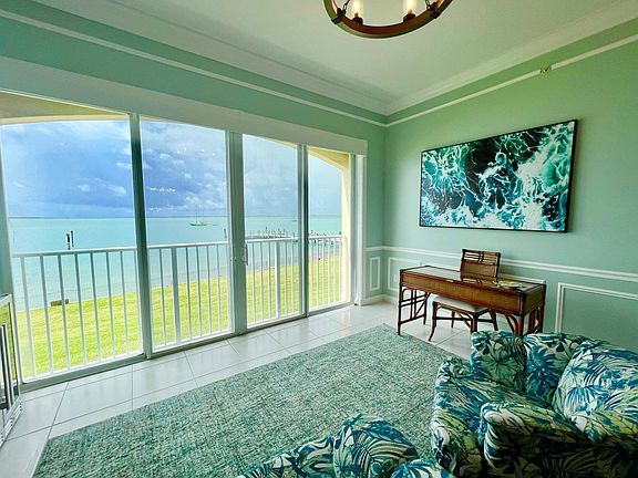 5th image of 30 Harbour Isle Drive #205