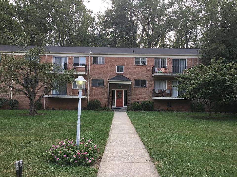 front from street/parking