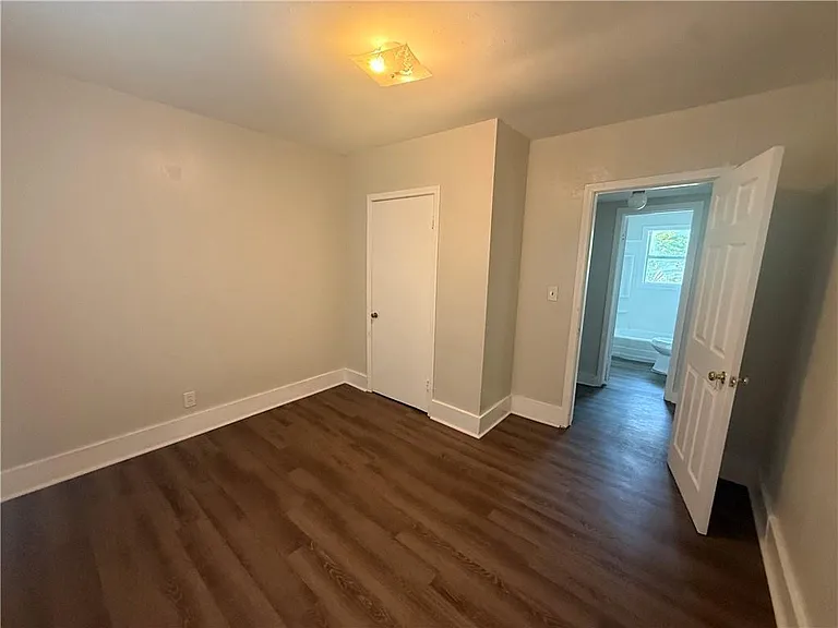 423 Devon St — Photo 6