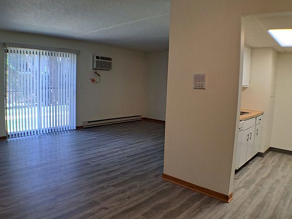 3rd image of 206 W Division St APT D