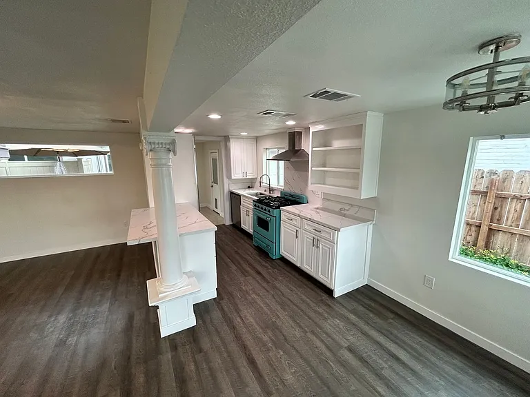 1525 W Orangeburg Ave — Photo 5