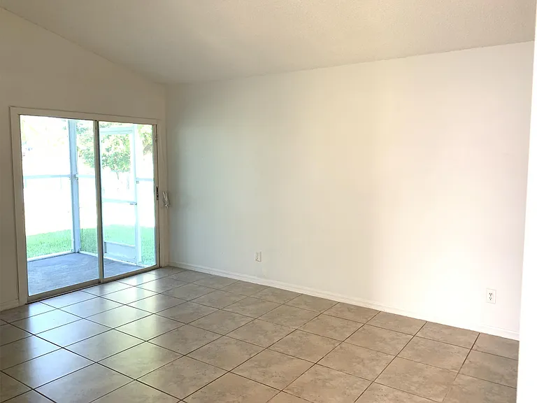 848 SW 10th St — Photo 13