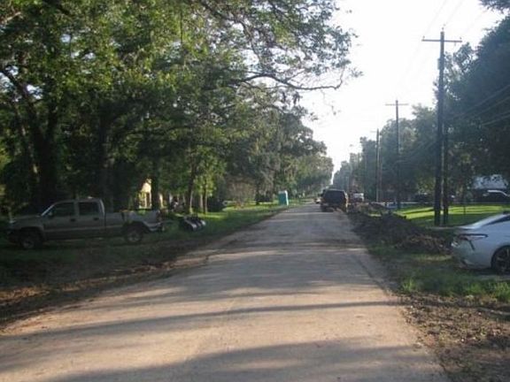Exterior Neighborhood (street photo)
