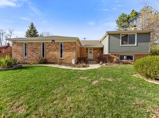 121 Nottingham Ct, Troy, MI 48085