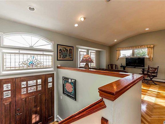 3rd image of 170 Regent Dr