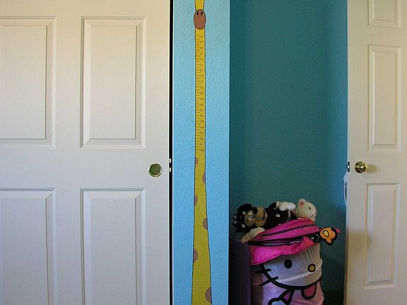 Growth Chart in Kids Rm