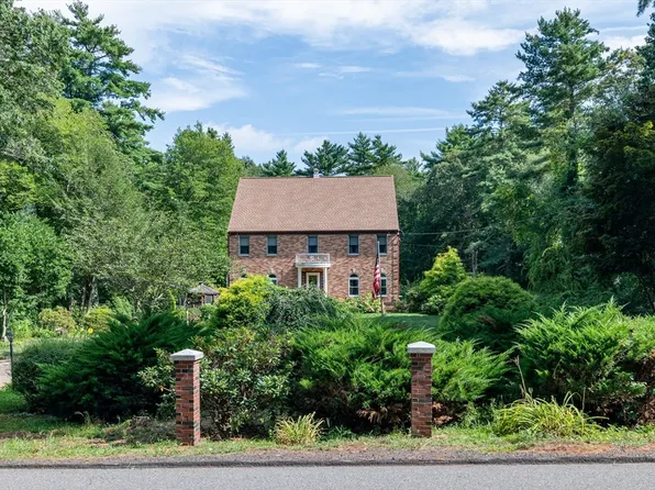 40 Pleasant St, Carver, MA 02330