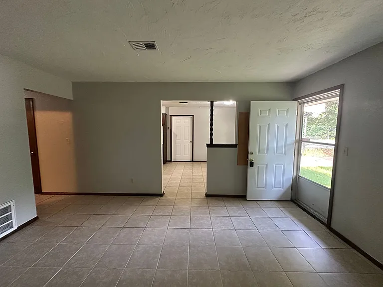 537 Franklin St — Photo 17