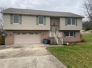 9 Brattleboro Dr, Greensburg, PA 15601