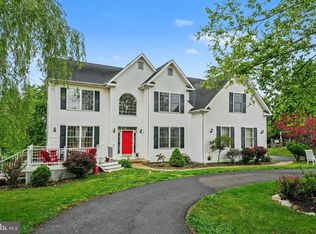 37 Saddleview Dr, Royersford, PA 19468