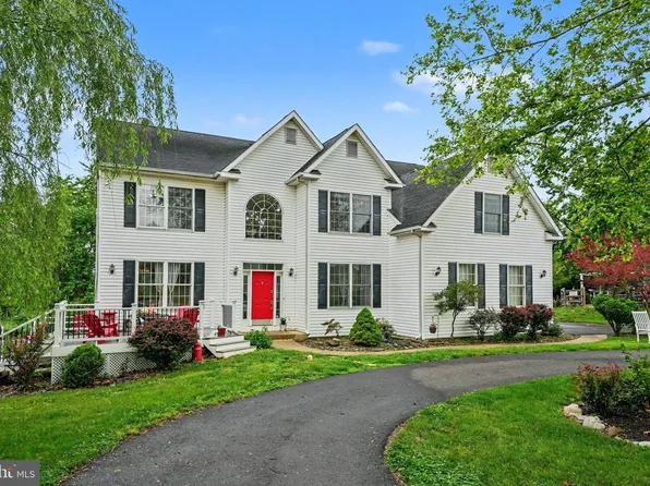 37 Saddleview Dr, Royersford, PA 19468