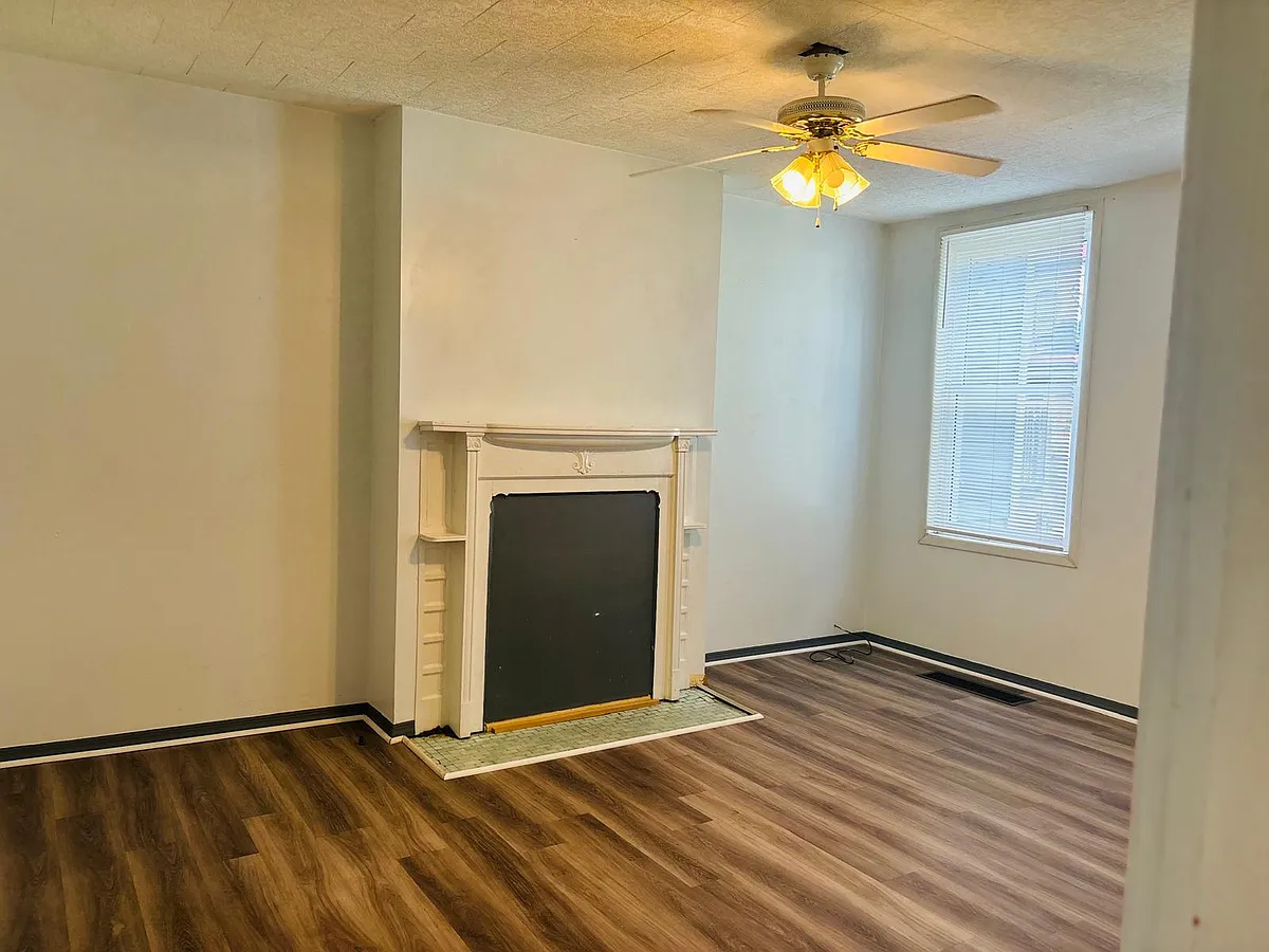 Building Photo - 5551 Columbo St #1