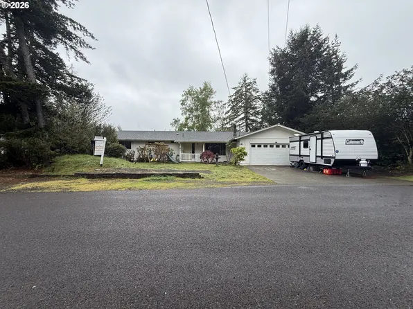 5590 S Shore Dr, Florence, OR 97439