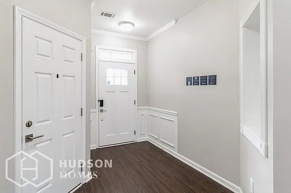 3 bed, 2.5 bath, 1949 sqft, $2,415 — Photo 3