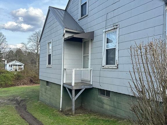 4th image of 1702 Main St E