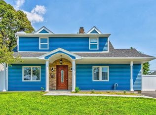 17 Flint Ln, Levittown, NY 11756