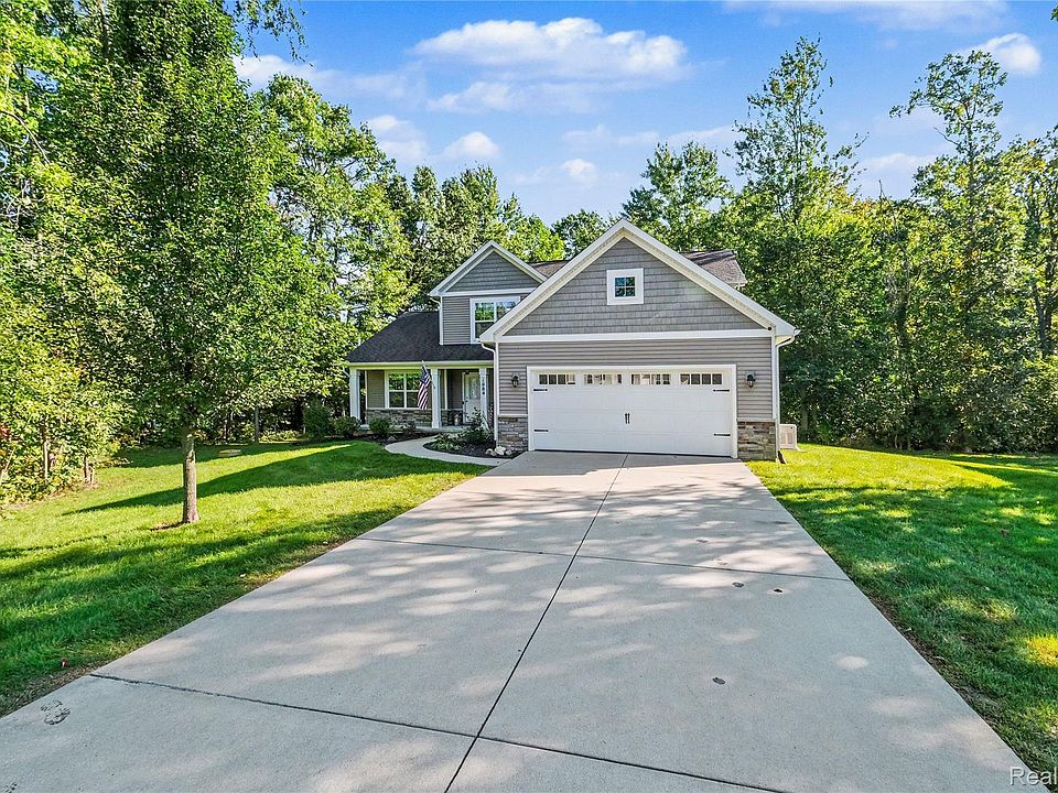 1084 Woods Edge Dr, photo 30