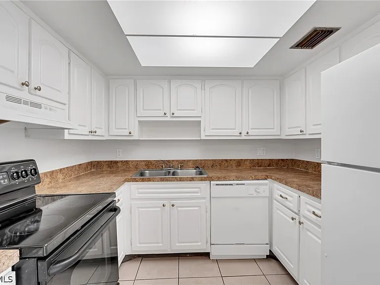1830 Maravilla Ave #401 — Photo 20