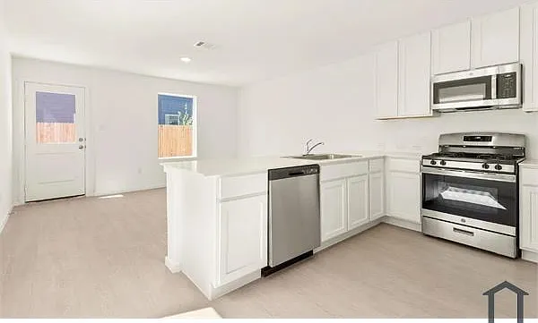 3 bed, 1189 sqft, $1,595 — Photo 3