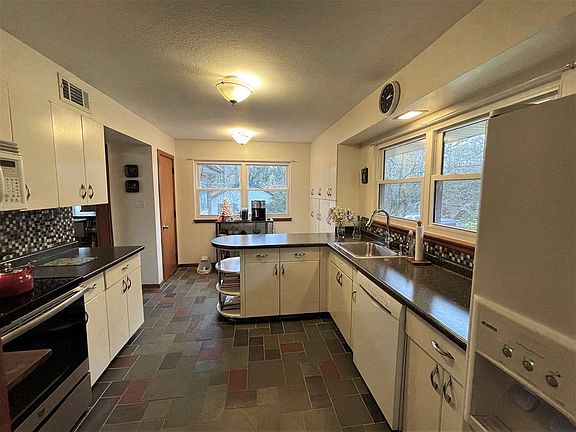 3rd image of 2909 Barber Hill Ln