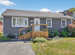 1914 Rosebella Ave, Ottawa, ON K1T 1G7